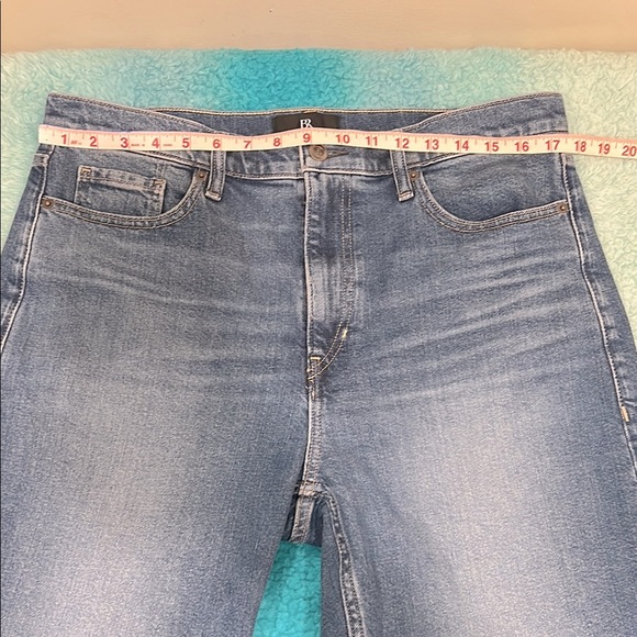 🔥BR  NWOT Classic Blue Jeans🔥 - Picture 4 of 8